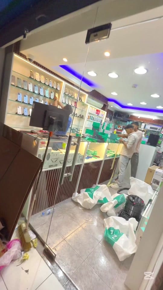 Post 6 by famous_tech_official on TikTok (video)