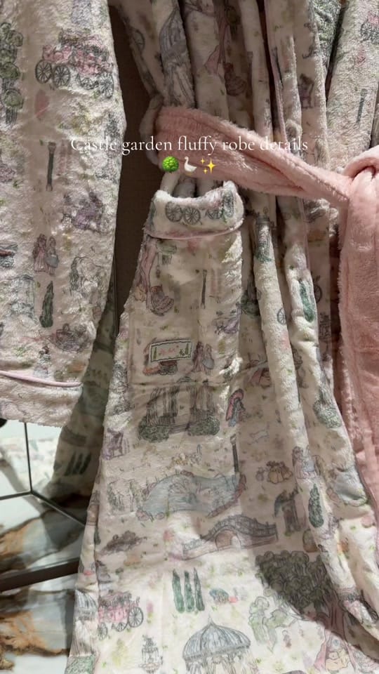 Post 10 by Byfsk store on TikTok (video)