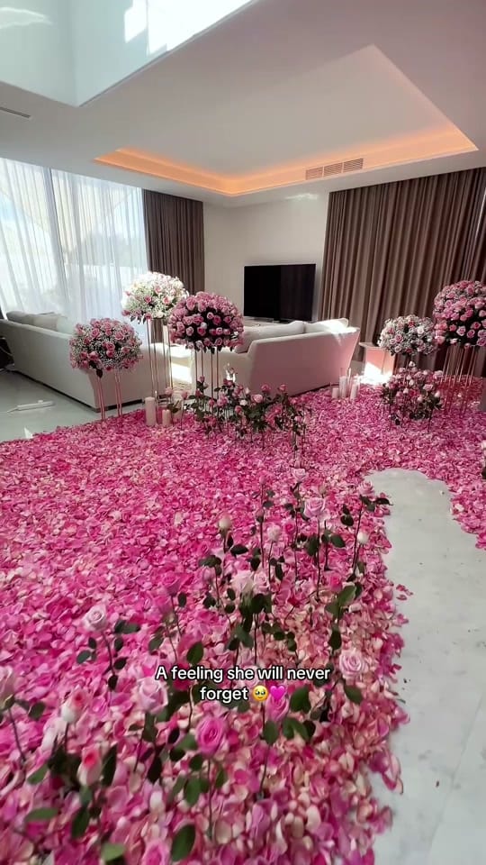 Post 8 by flowers.ae on TikTok (video)