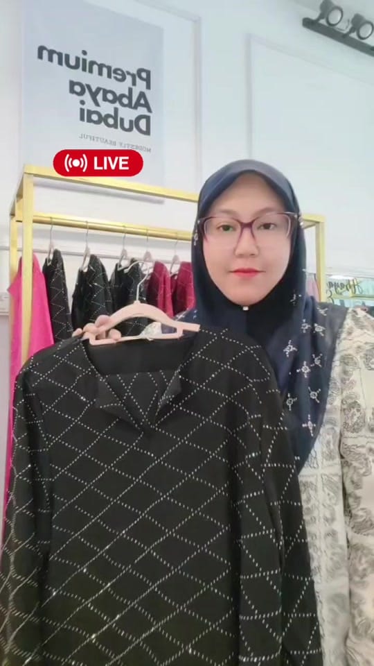 Post 2 by Lala Mislovy on TikTok (video)