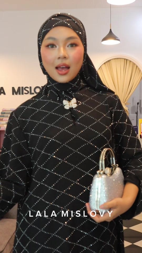 Post 7 by Lala Mislovy on TikTok (video)