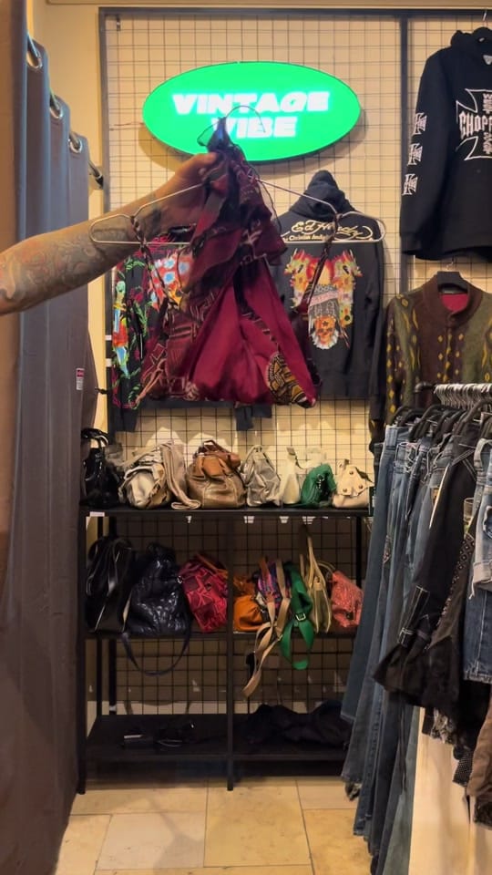 Post 8 by Vintage Vibe on TikTok (video)