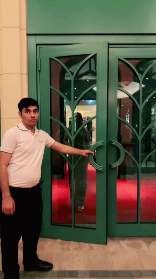 Post 7 by Sara Nasseredine 🇦🇪 on TikTok (video)