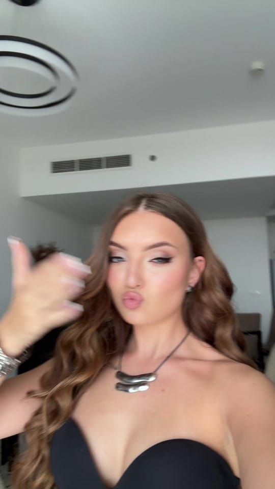 Post 10 by flaliis on TikTok (video)