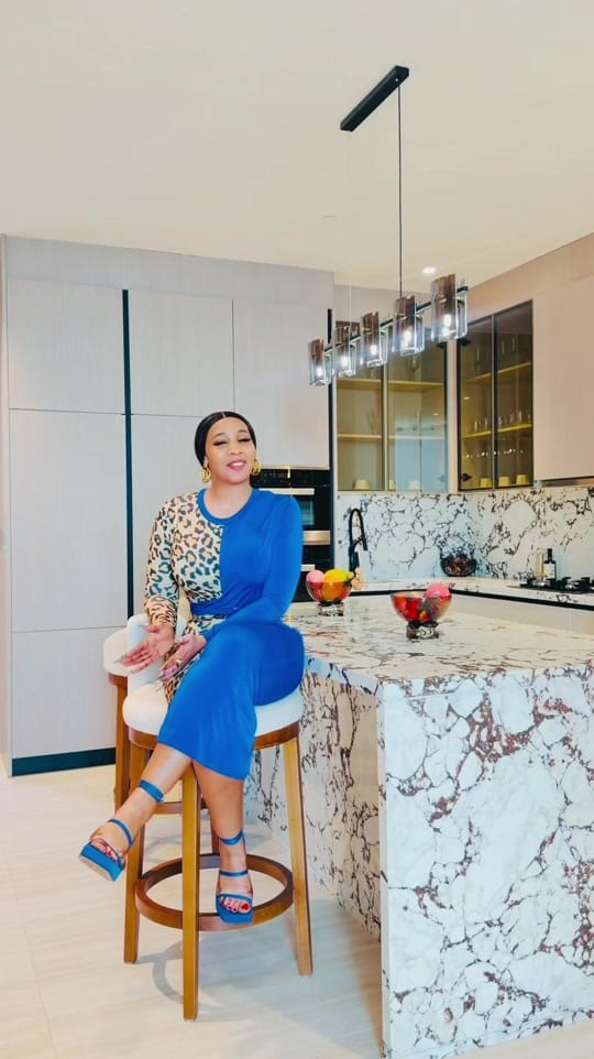 Post 2 by Smomondia Goldi Bone on TikTok (video)