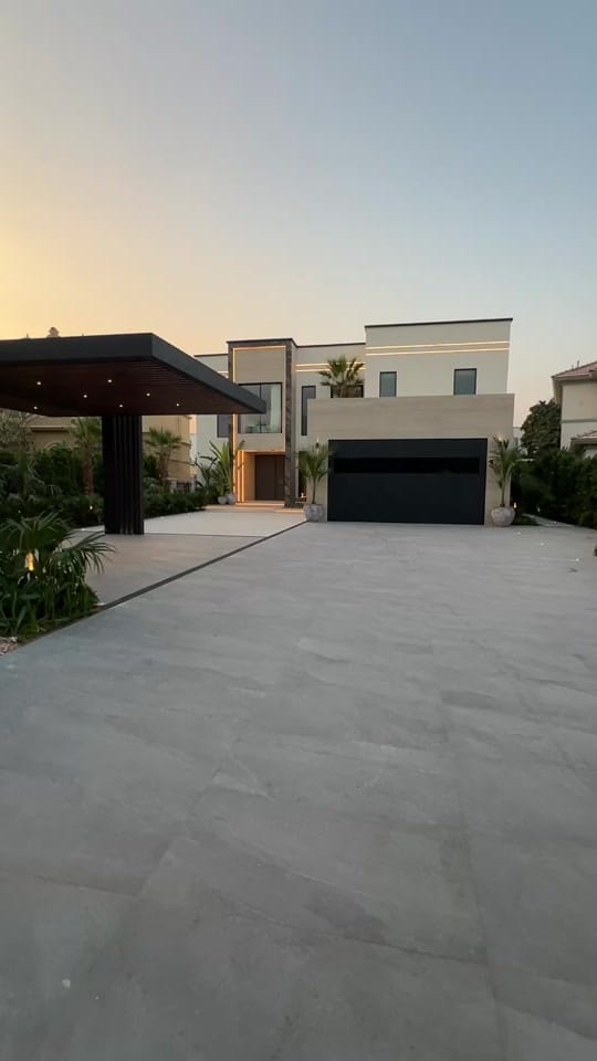Post 8 by insideemiratesliving on TikTok (video)