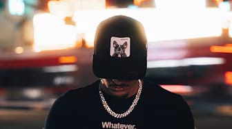 Post 9 by Italiense Brand on YouTube (video)