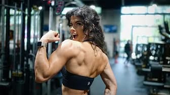Post 8 by Étila Santiago on YouTube (video)