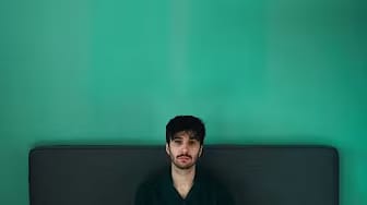 Post 5 by Véras on YouTube (video)