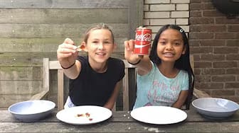 Post 9 by Tina en Brechtje on YouTube (video)