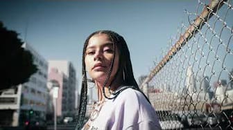 Post 6 by Vivalabonita on YouTube (video)
