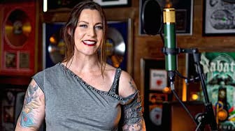 Post 6 by Floor Jansen Clips on YouTube (video)