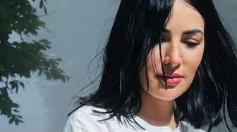 Post 8 by saba pashaee on YouTube (video)