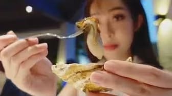 Post 10 by Eating & Cooking Style on YouTube (video)