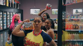 Post 8 by Glizzy Glow on YouTube (video)