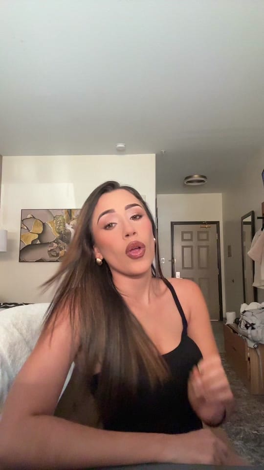 Post 2 by Veka 🦋 on TikTok (video)
