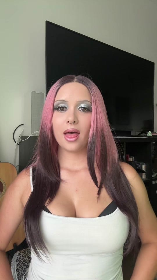 Post 2 by anasdemise on TikTok (video)