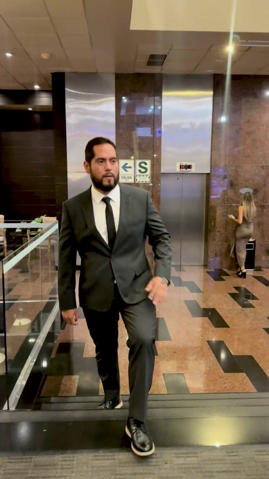 Post 6 by Arnold Cabrera | Bienes Raíces on TikTok (video)