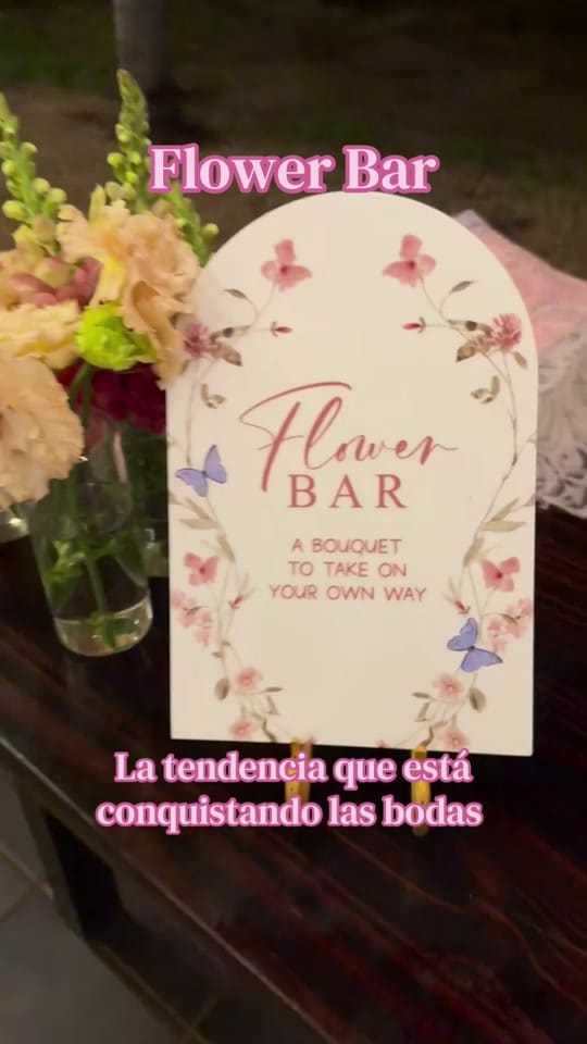 Post 1 by Cristina S. Wedding Planner on TikTok (video)