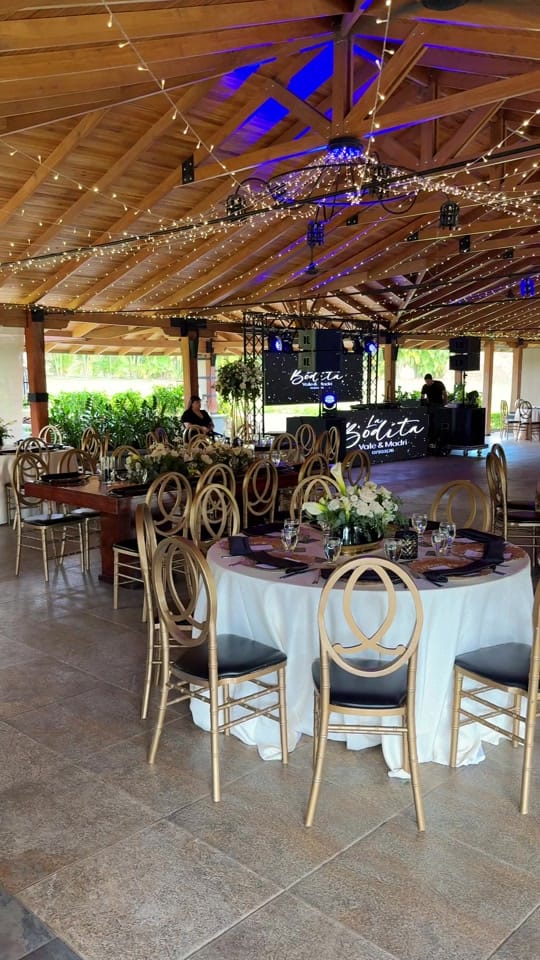 Post 6 by Cristina S. Wedding Planner on TikTok (video)