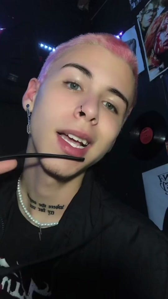Post 6 by Adrián on TikTok (video)