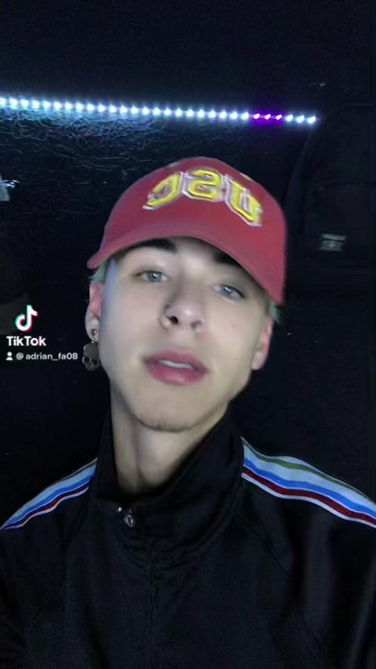 Post 9 by Adrián on TikTok (video)