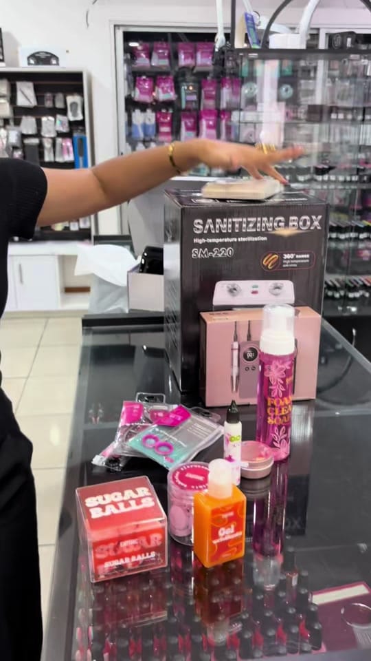 Post 1 by Are Store CR on TikTok (video)