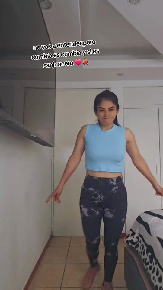 Post 6 by DRA.CUMBIAMBERA on TikTok (video)