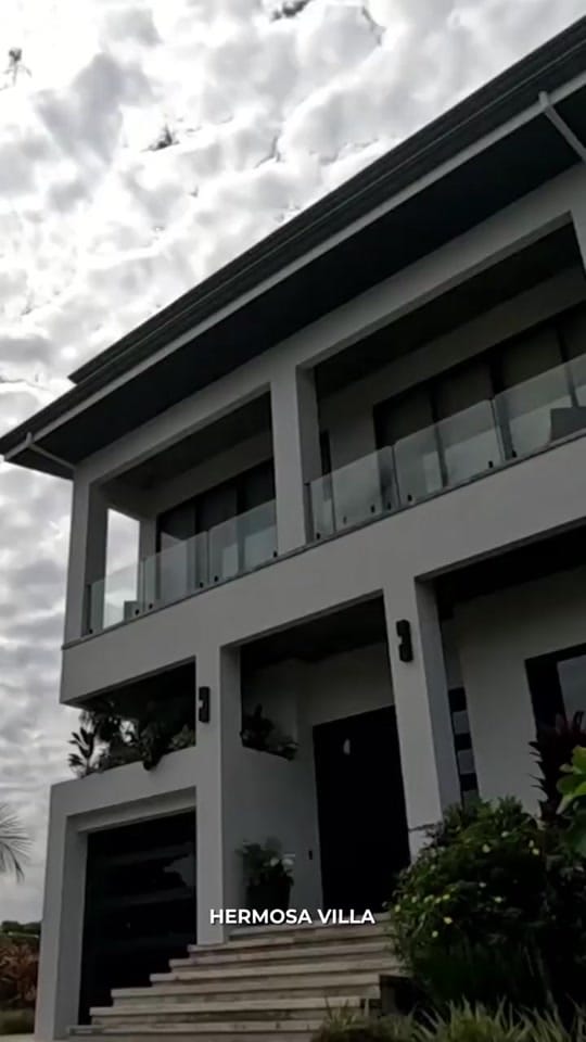 Post 3 by Jaco Party Villas on TikTok (video)