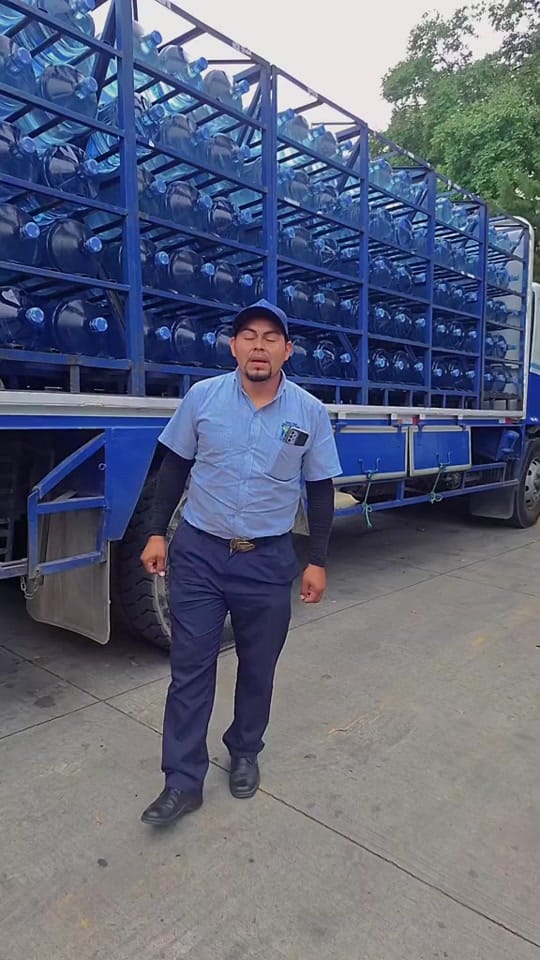 Post 3 by Agua Pura Salvavidas on TikTok (video)