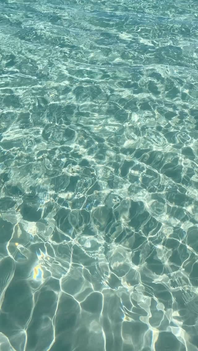 Post 4 by Arenal Perfumerías on Instagram (video)