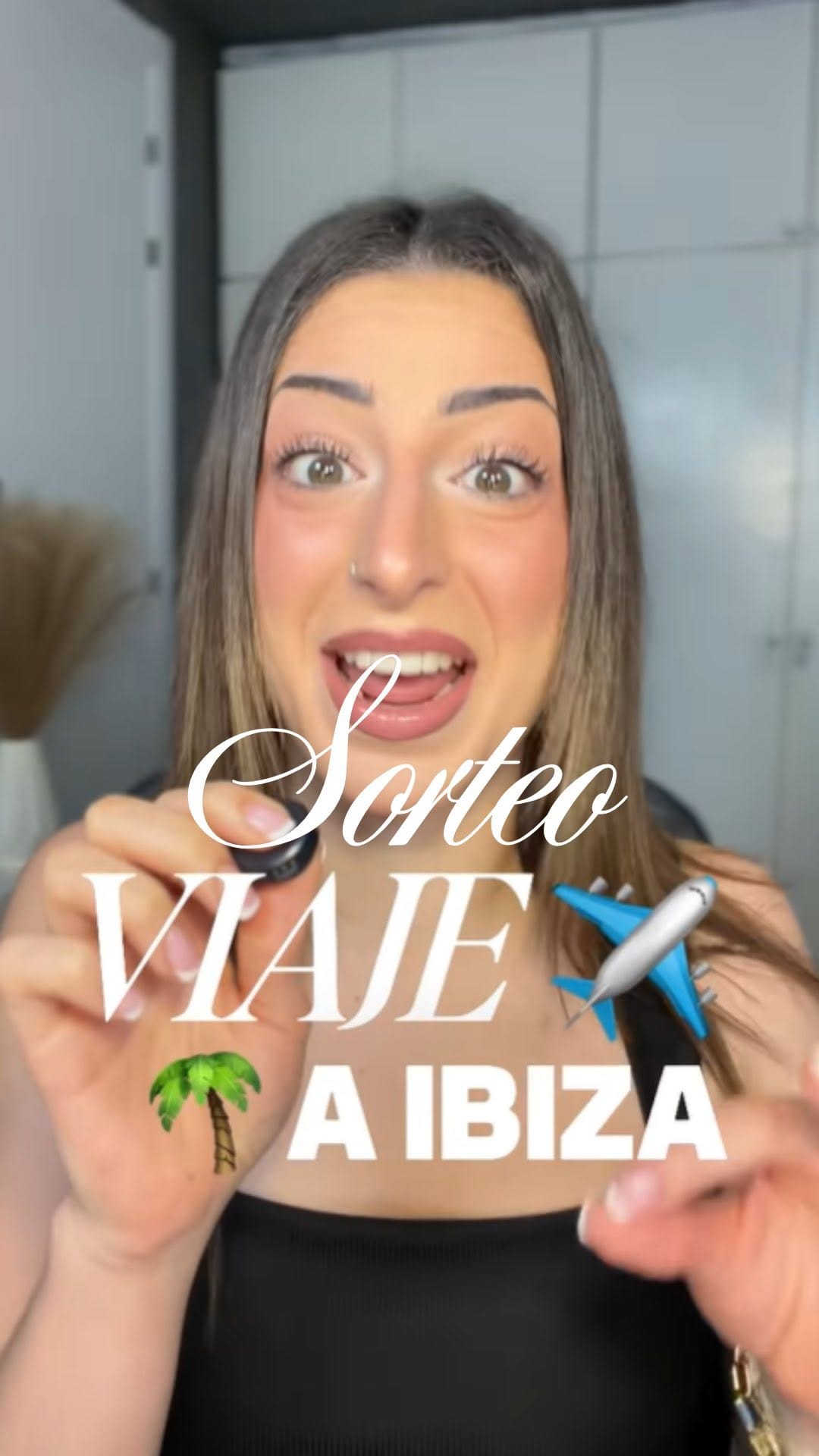Post 10 by Arenal Perfumerías on Instagram (video)