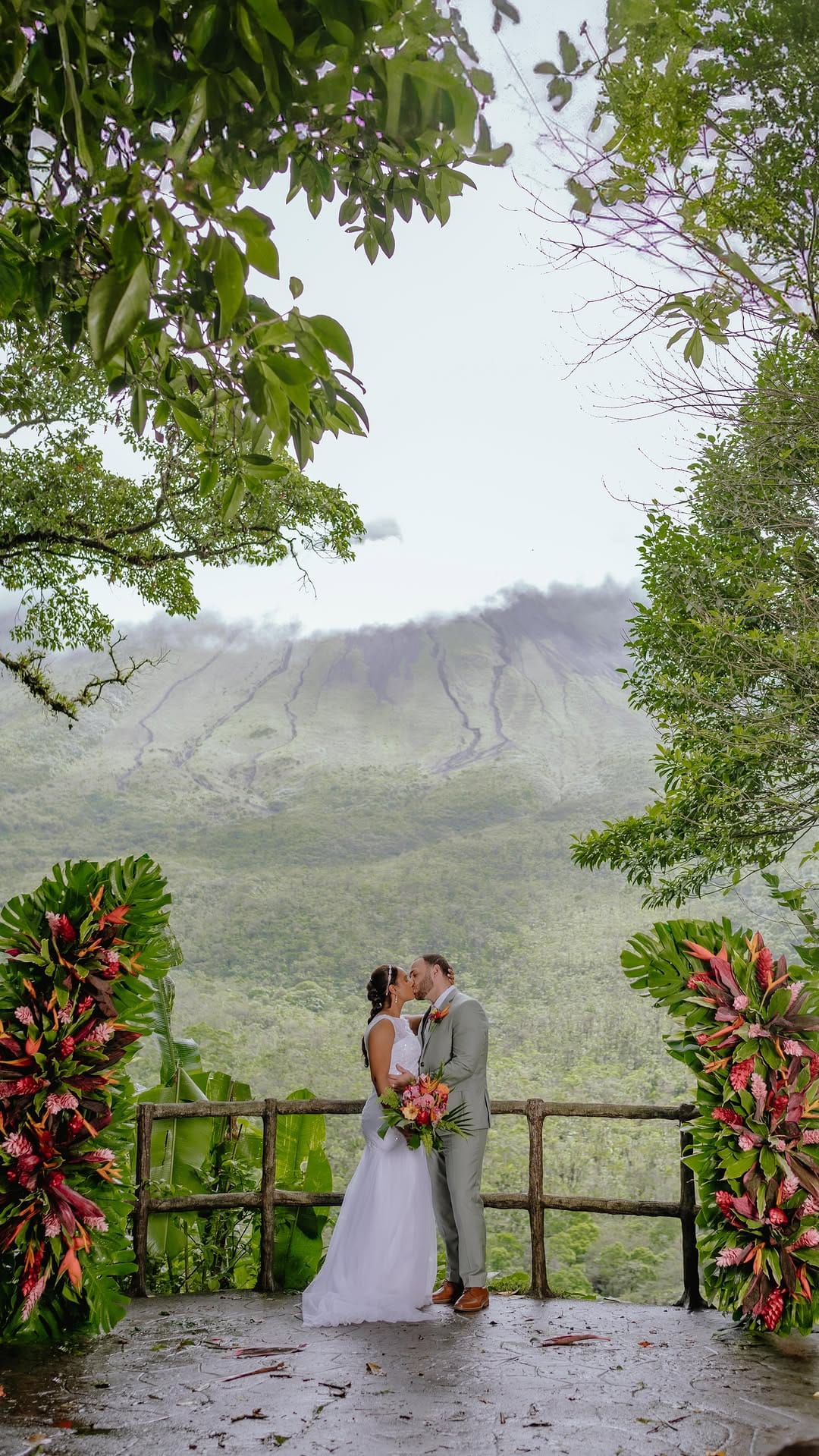 Post 9 by Wedding Photographer in Costa Rica on Instagram (video)