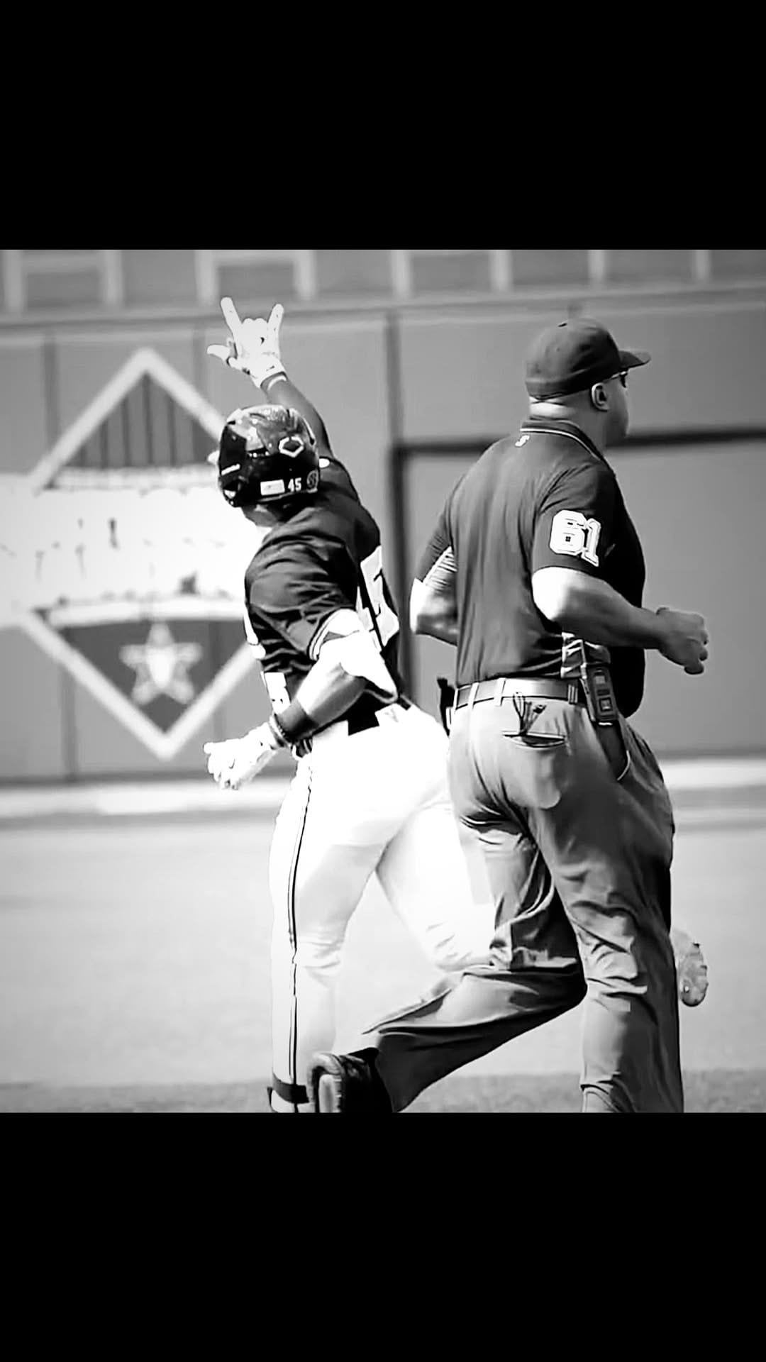 Post 8 by Alan Espinal on Instagram (video)