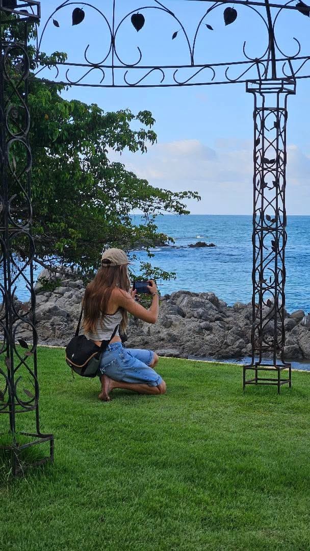 Post 3 by Ariana🌻 on Instagram (video)