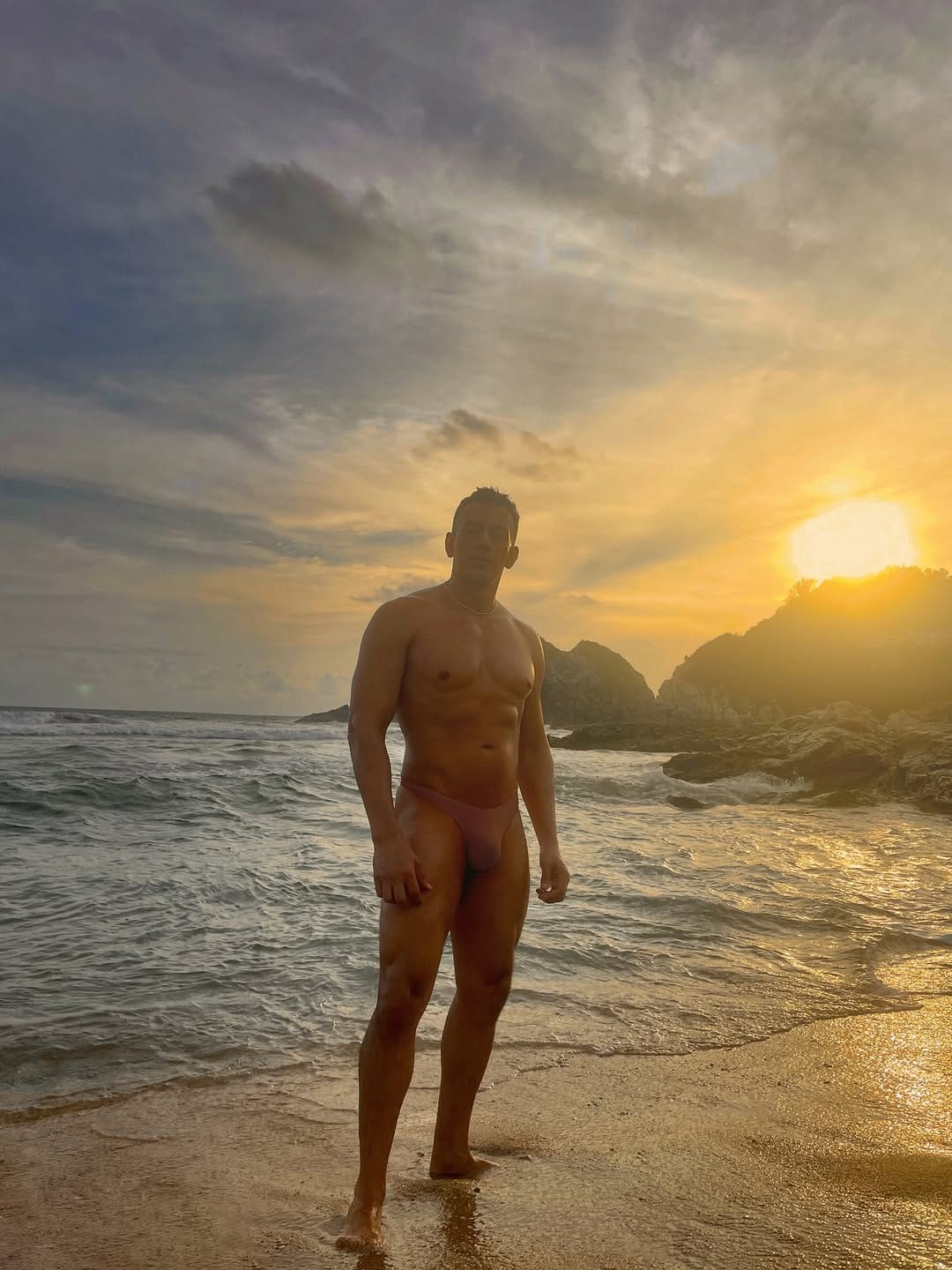 Post 9 by ＤＡＶＩＤ ＣＯＲＯＮＡＤＯ on Instagram (image)
