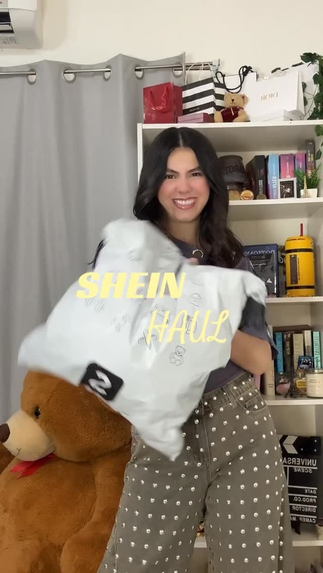 Post 3 by Isabella Rico on Instagram (video)