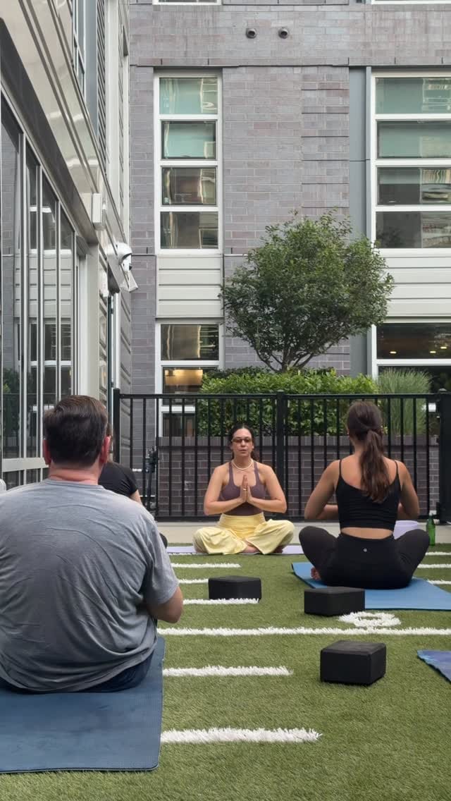 Post 6 by Flori Leon on Instagram (video)