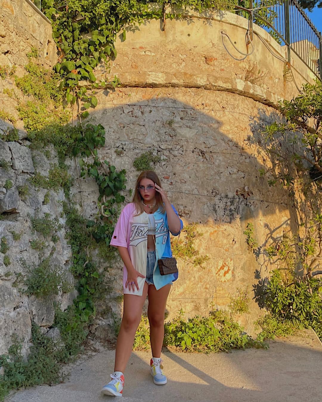Post 2 by 𝐋𝐞𝐨𝐧𝐢𝐞 on Instagram (image)