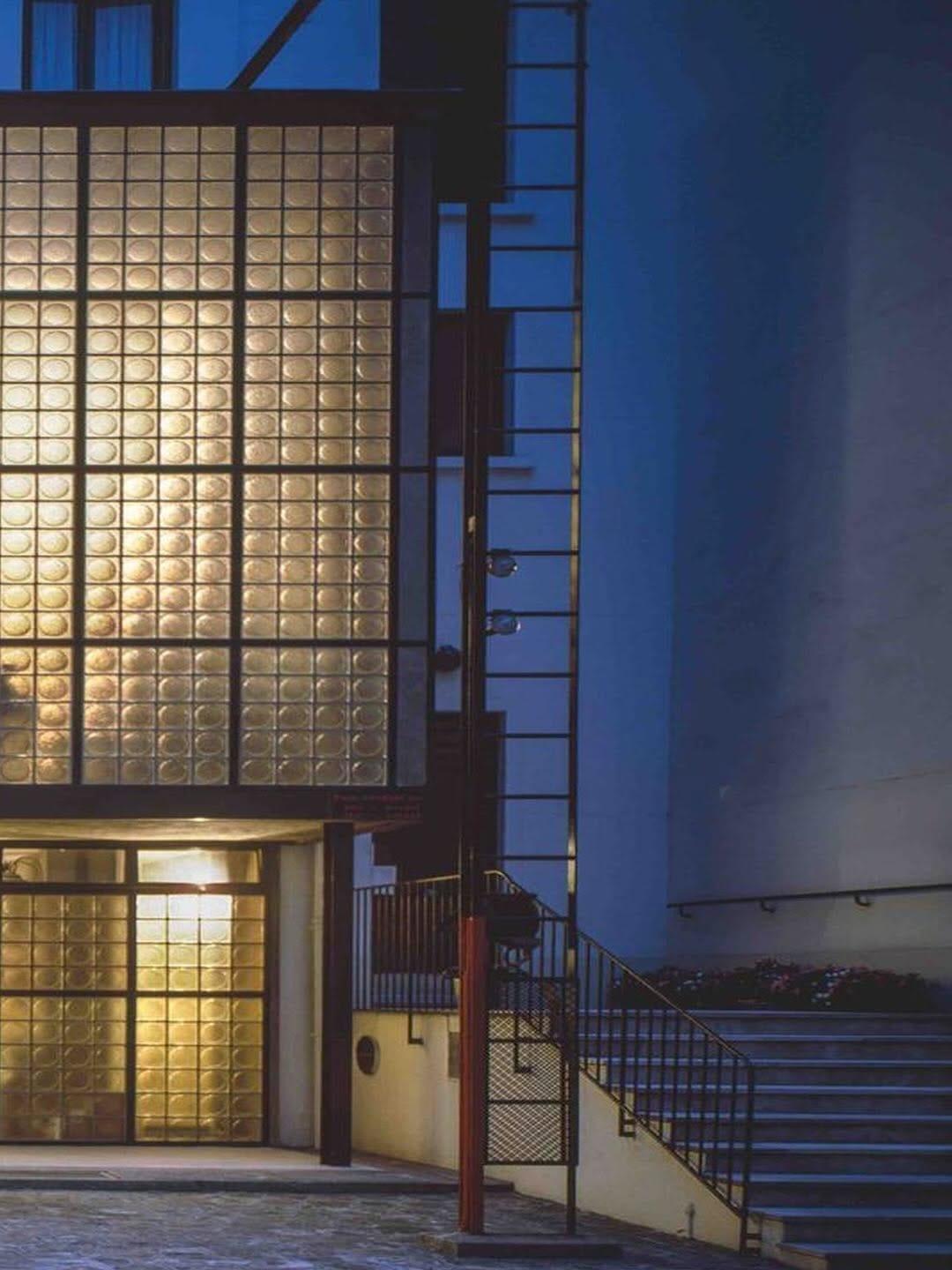 Post 9 by Lorenzo Alvarez on Instagram (carousel)