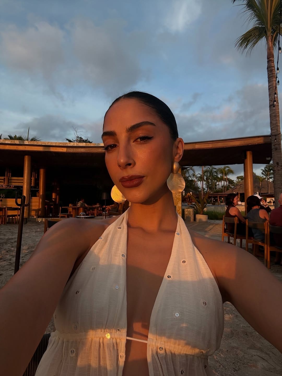 Post 3 by ᴍᴀʀɪᴀ ᴄʜᴀᴄᴏɴ on Instagram (carousel)