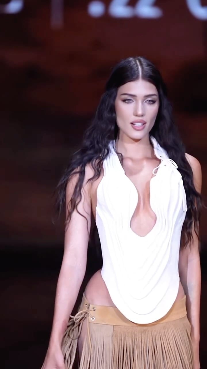 Post 1 by Alina Enero on Instagram (video)