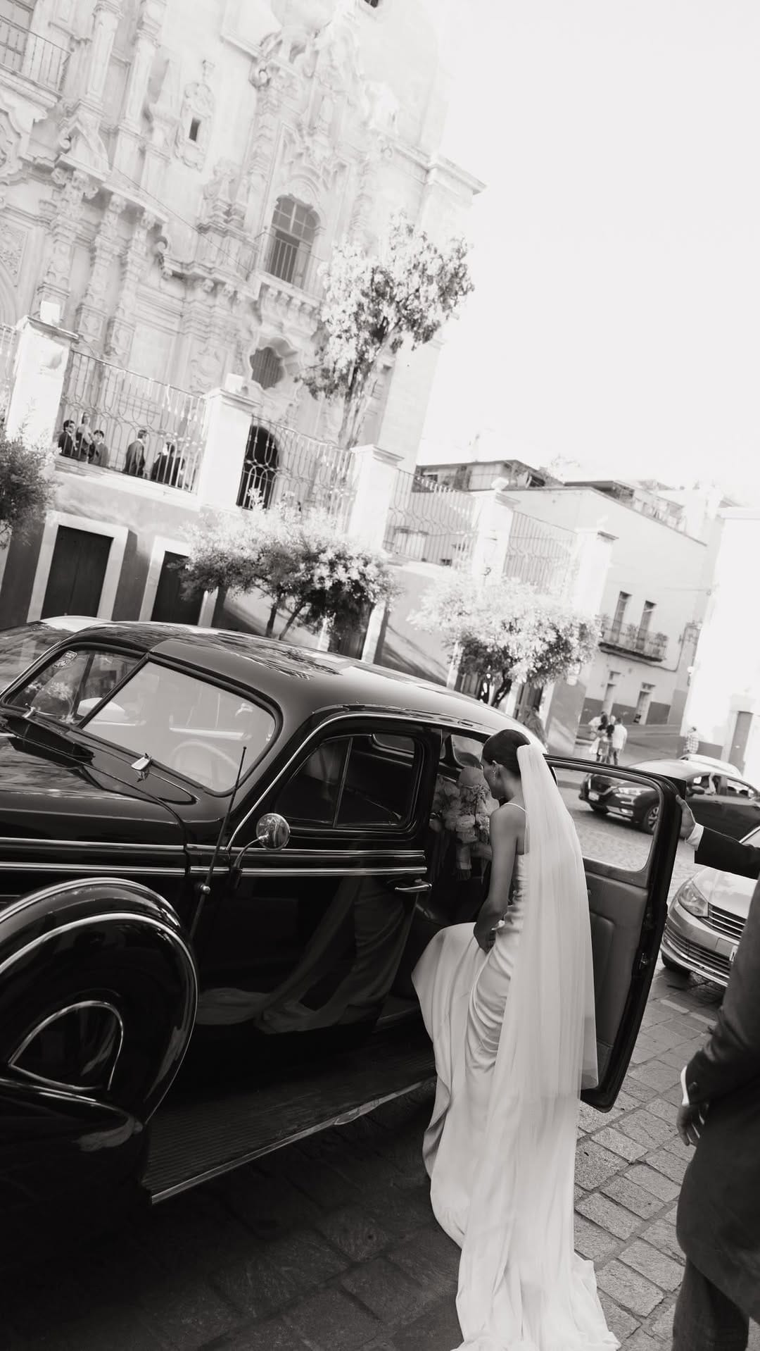 Post 1 by Evan Hernandez— Wedding Photographer on Instagram (video)