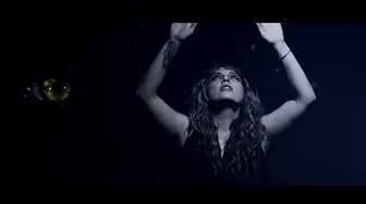 Post 6 by María Barracuda on YouTube (video)