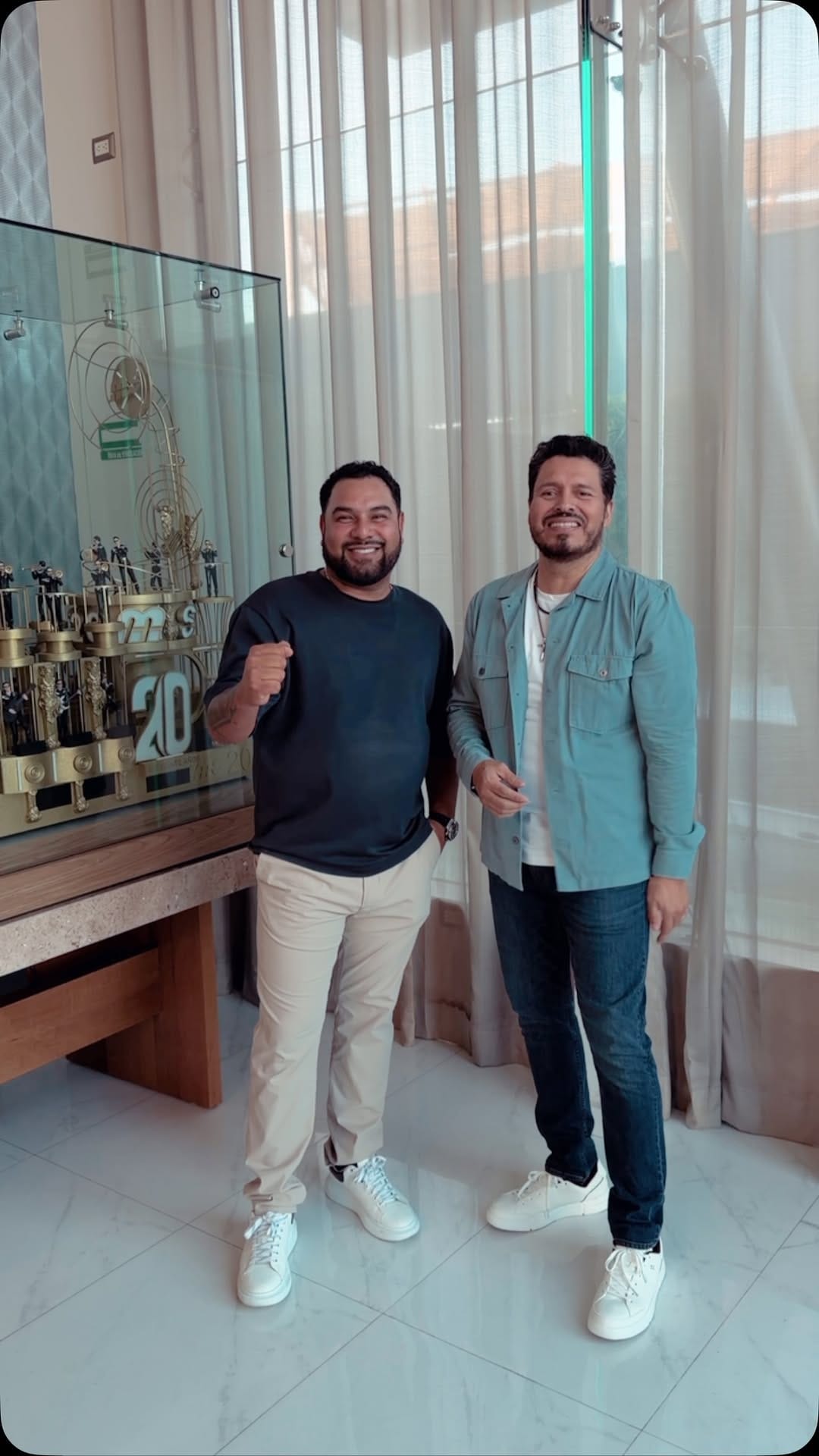 Post 2 by Oswaldo Silvas on Instagram (video)