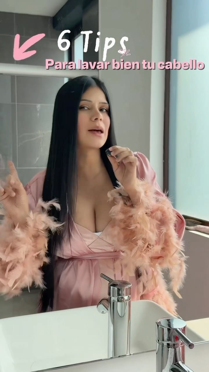 Post 5 by Carolina Romo on Instagram (video)