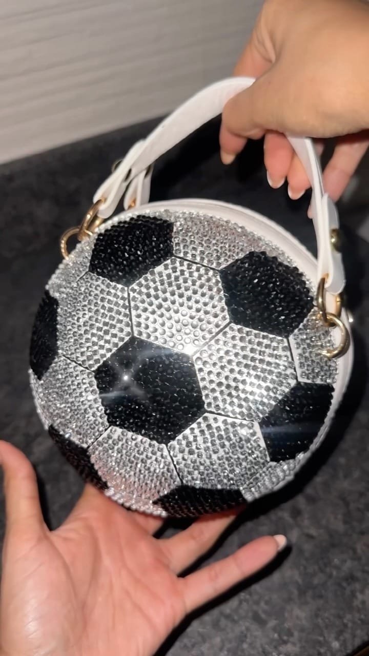Post 6 by Paulina Del Campo on Instagram (video)