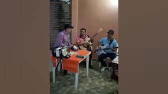 Post 2 by Los Gallitos de Chihuahua on YouTube (video)