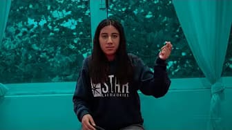 Post 10 by Narradores on YouTube (video)