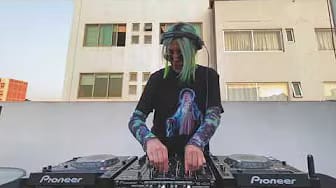 Post 9 by Jessica Audiffred on YouTube (video)